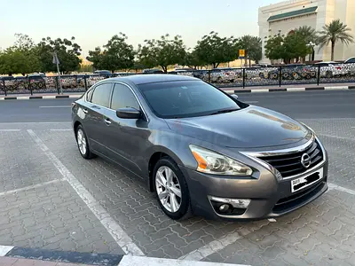 Nissan Altima SV 2015 American Specs - Well Maintained