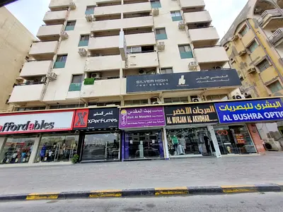 OFFER ON 2 BR HALL APARTMENTS 35K,1 CHEQ 40K,4,6,CHEQS FOR RENT ONLY FOR FAMILY SPILIT/AC NEXT TO PIZZA HUTT ON MAIN AL WAHDA STREET NEAR CITY CENTER