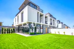 Corner Unit | Genuine Listing | Large Plot