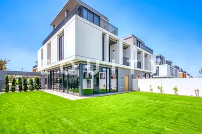 Corner Unit | Genuine Listing | Large Plot