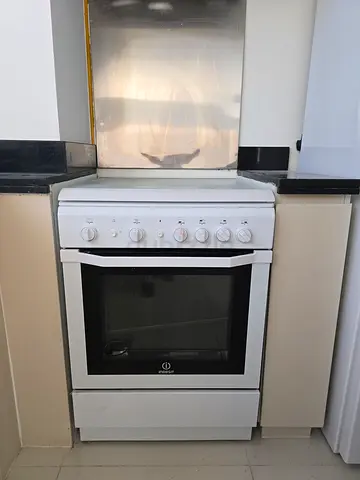 Indesit freestanding electric oven and hob - good working condition