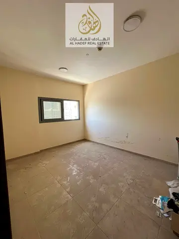 شقة غرفة وصالة للإيجار في الشارقة القاسمية قريبة من ميجا مول مع باركن مجاني وتأمين مؤجل وقريب من جميع الخدمات