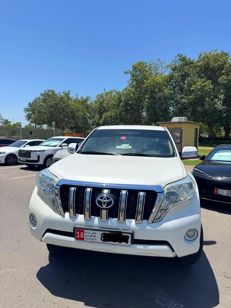 Toyota Prado 2015 — photo 1 of 7