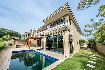 Exclusive | Vacant | Single Row | Private Pool
