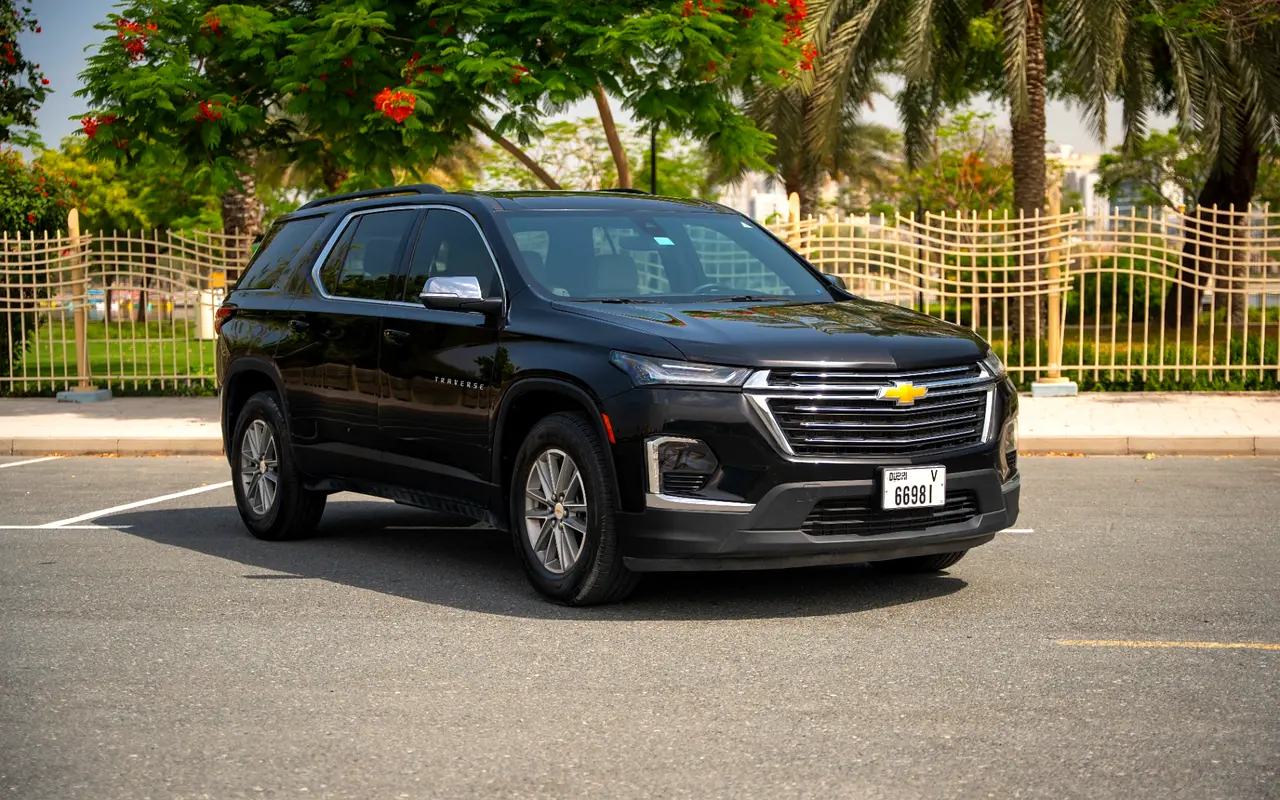 Chevrolet Traverse 2023 — photo 1 of 10
