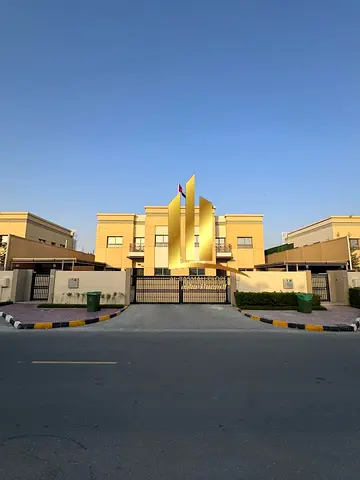 للبيع فيلا فاخره موديرن حديث فب غاردن سيتي الشارقه