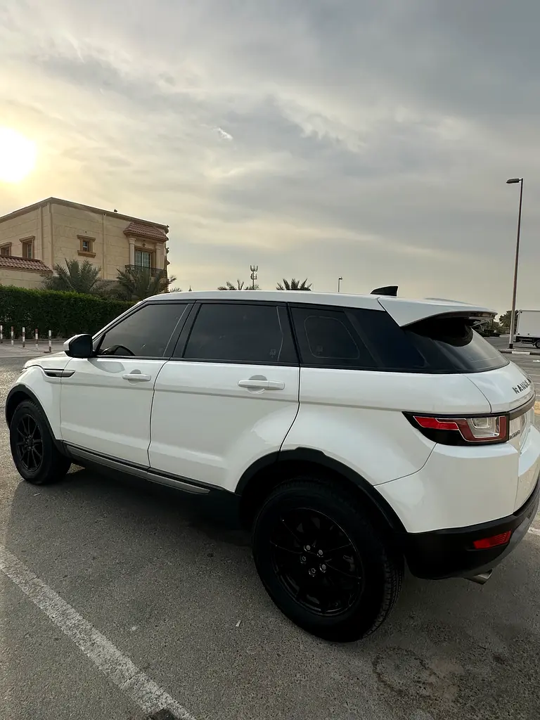 Land Rover Range Rover Evoque 2018 — photo 1 of 4