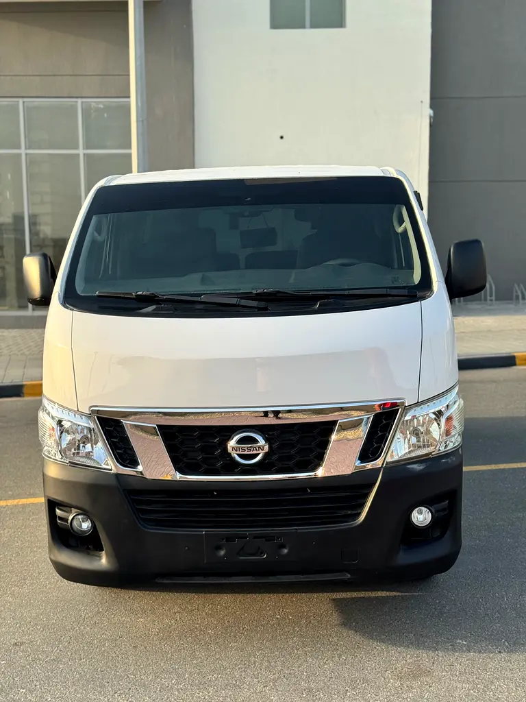 Nissan Urvan 2016 — photo 1 of 14