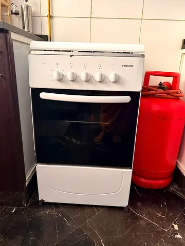 Freestanding Gas stove in Good Working Condition