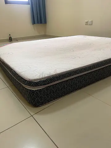 Queen-size mattress in good condition with free bedsheets and pillows