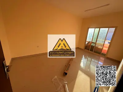 شقة غرفة وصالة بمساحة كبيرة ونظيفة في موقع حيوي قريب من جميع الخدمات الأساسية مثل الأسواق، المدارس، المطاعم ووسائل النقل، مع سهولة الوصول إلى الطرق ال