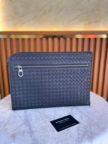 Bottega Veneta Intrecciato leather clutch bag