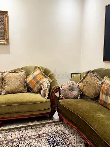 طقم كنب أخضر ثلاث قطع Green upholstered sofa set with decorative cushions