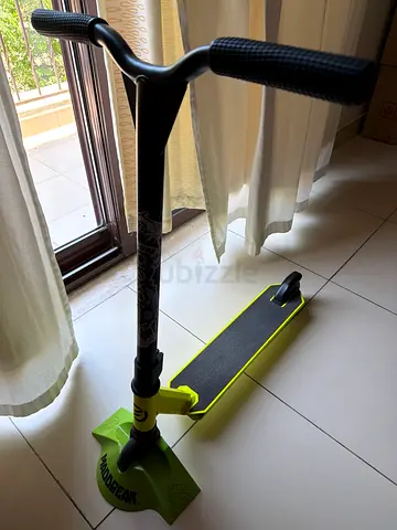 Oxelo / Madd Gear (MGP) Kids Stunt Scooter (Ages 6–12) + Stand | Mint Condition | Barely Used