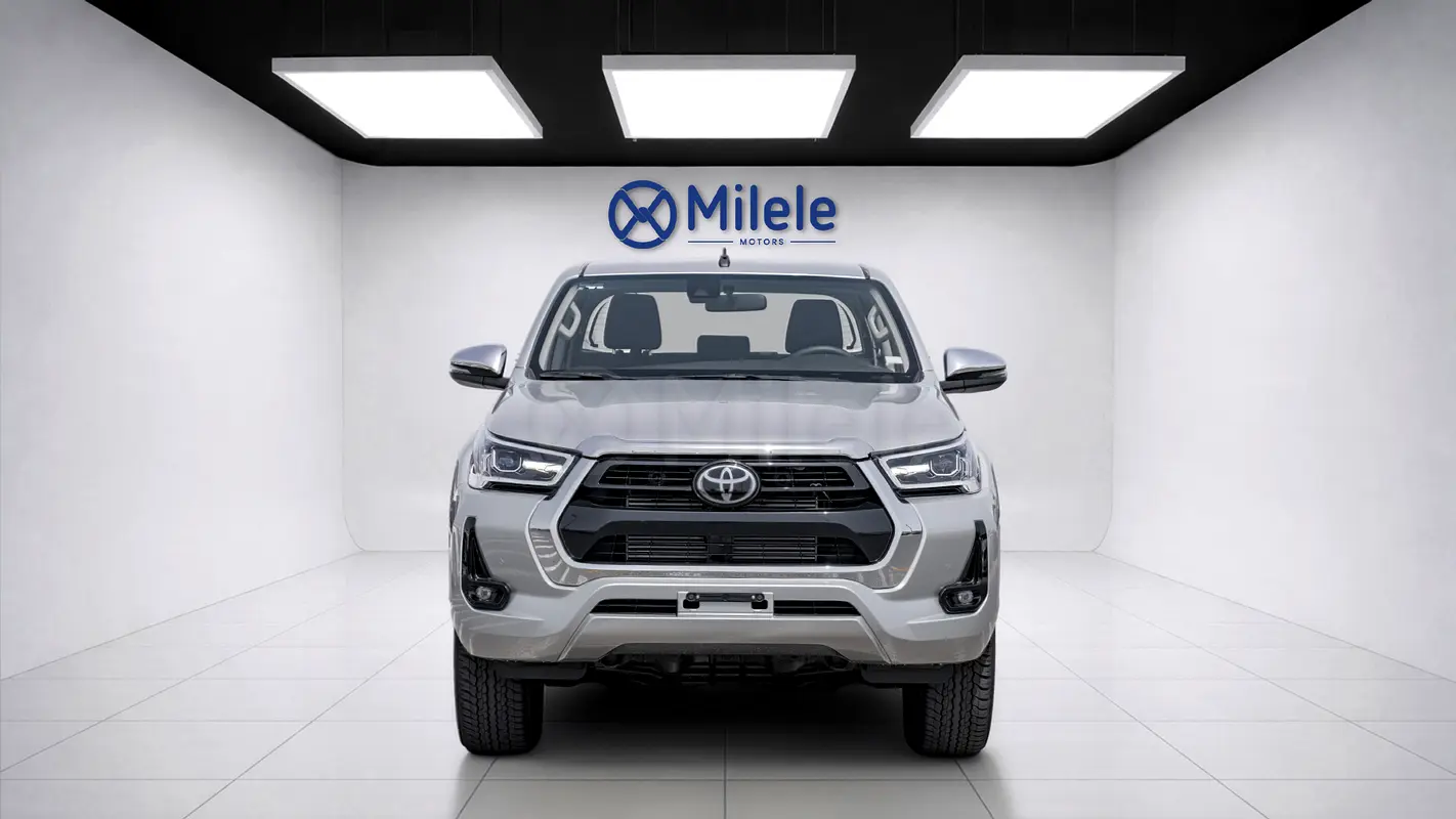Toyota Hilux 2026 — photo 1 of 20