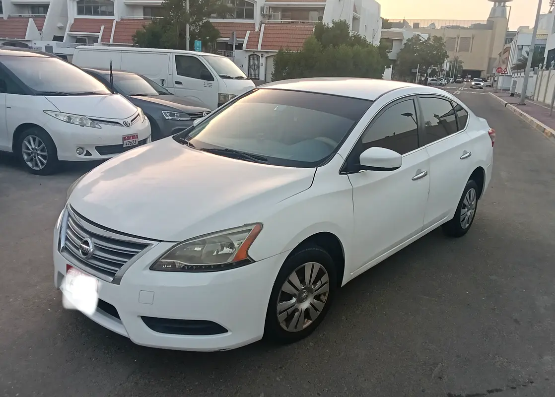 Nissan Sentra 2015 — photo 1 of 4
