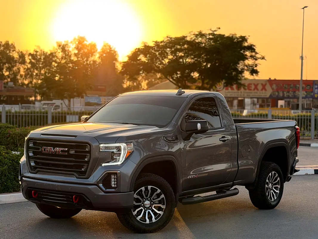 GMC Sierra 2022 — photo 1 of 18