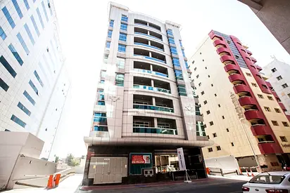 One Month Rent Free-Spacious 2 BR Flat