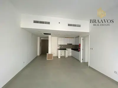 BRIGHT | SPACIOUS | POOL VIEW