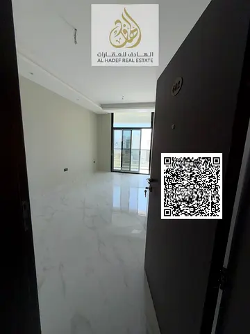 غرفتين وصالة أول ساكن بالحميدية، 2 حمام + بلكونة، سوبر ديلوكس، مساحة كبيرة، قريب من المحكمة والجامعة والشرطة. الإيجار 45,000، 4/6 دفعات، تأمين شيك لا.
