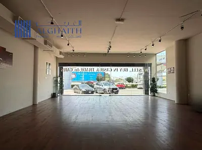 Vacant | Showroom & Prime Location