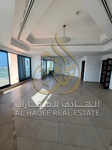 فخامة السكن فوق مياه البحيرة! 3 غرف (كلها ماستر) + غرفة خادمة، تكييف مجاني وإطلالة بحرية مباشرة في المجاز 1!