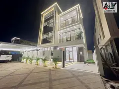 Luxury modern villa directly overlooking a garden – a once-in-a-lifetime opportunity in Al Yasmin.
