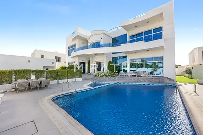 Ultra-Spacious New villa With High-End Finishes