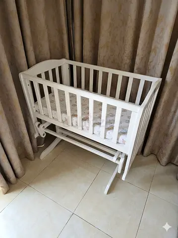 White Giggles Wooden Baby Rocking Cradle. Excellent Condition