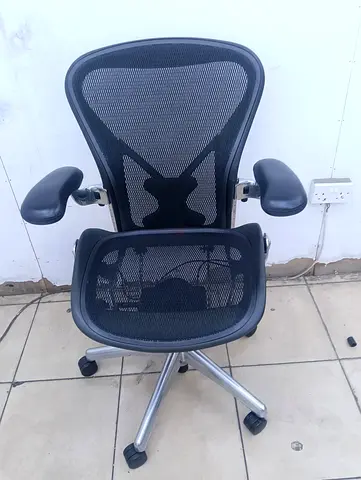 Selling herman miller Aeron chair.size B .good condition only little use