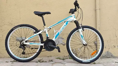 Mountain bicycle Japan import, FREE DELIVERY size 24 adults, Refurbished 100% working condition.