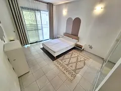 Attached BALCONY, in huge flat 4 people occupied and its for single occupancy!