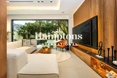Exclusive Luxurious Upgraded Villa | Large Corner