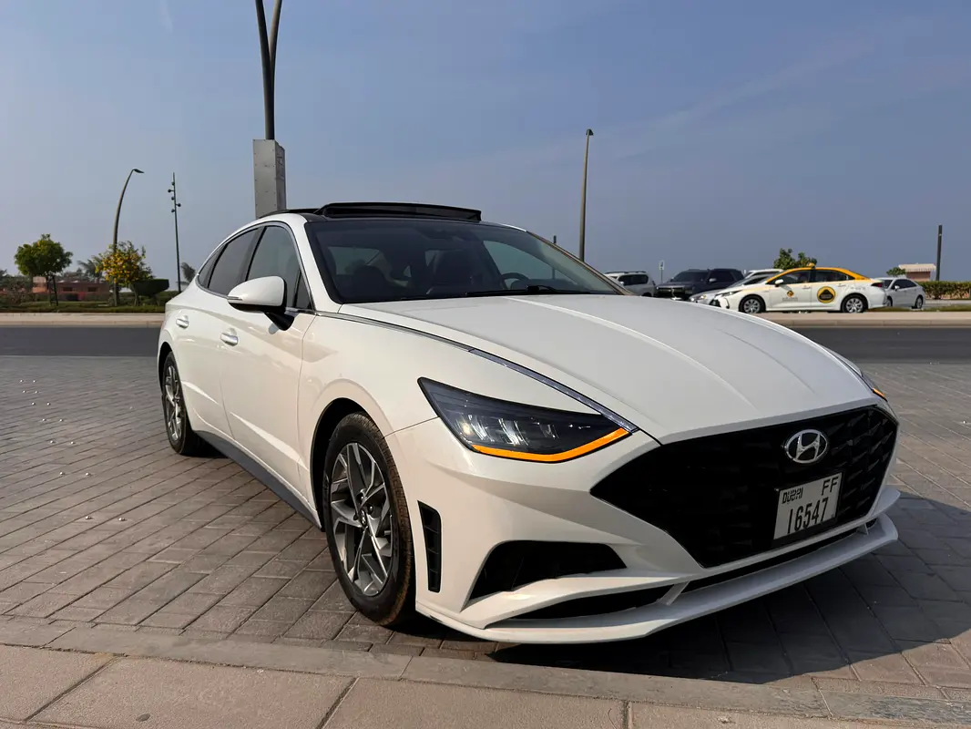 Hyundai Sonata 2021 — photo 1 of 6
