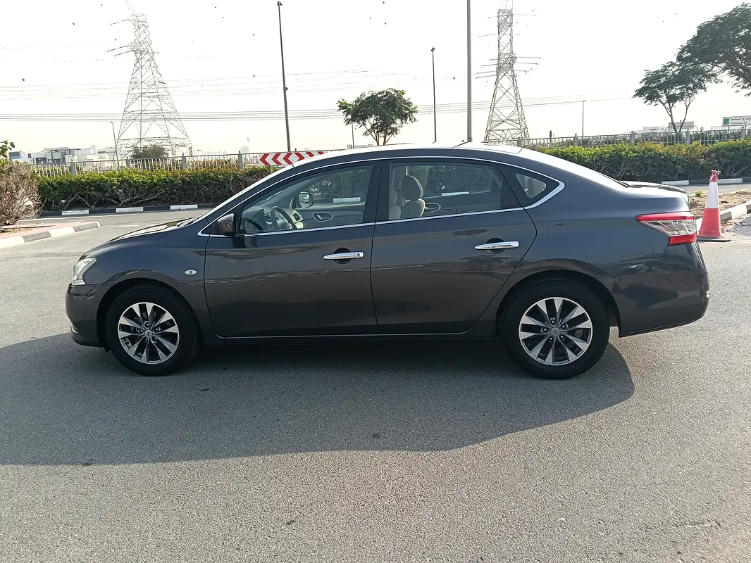 Nissan Sentra 2020 — photo 1 of 14