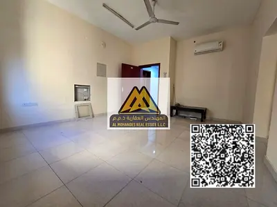 شقة واسعة بتصميم عملي مناسب للسكن العائلي أو للأفراد، تقع في موقع مميز قريب من شارع الشيخ محمد بن زايد، مع سهولة الوصول إلى الشارقة ودبي وجميع الخدمات