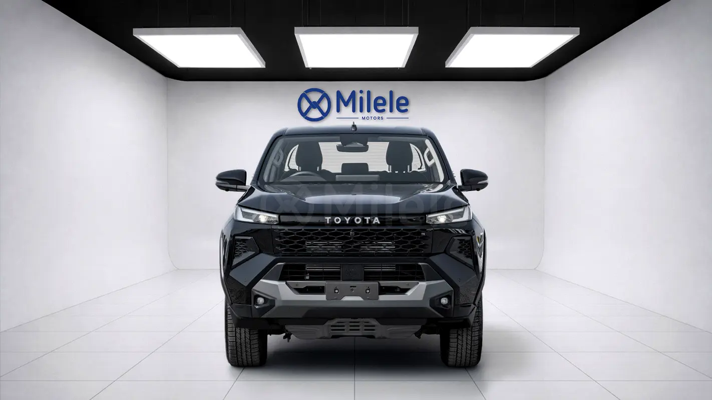 Toyota Hilux 2026 — photo 1 of 20