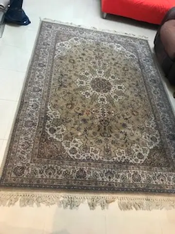 Persian Carpet, size: 160*230 - leaving out sale,(location:Al Mamzar Dubai