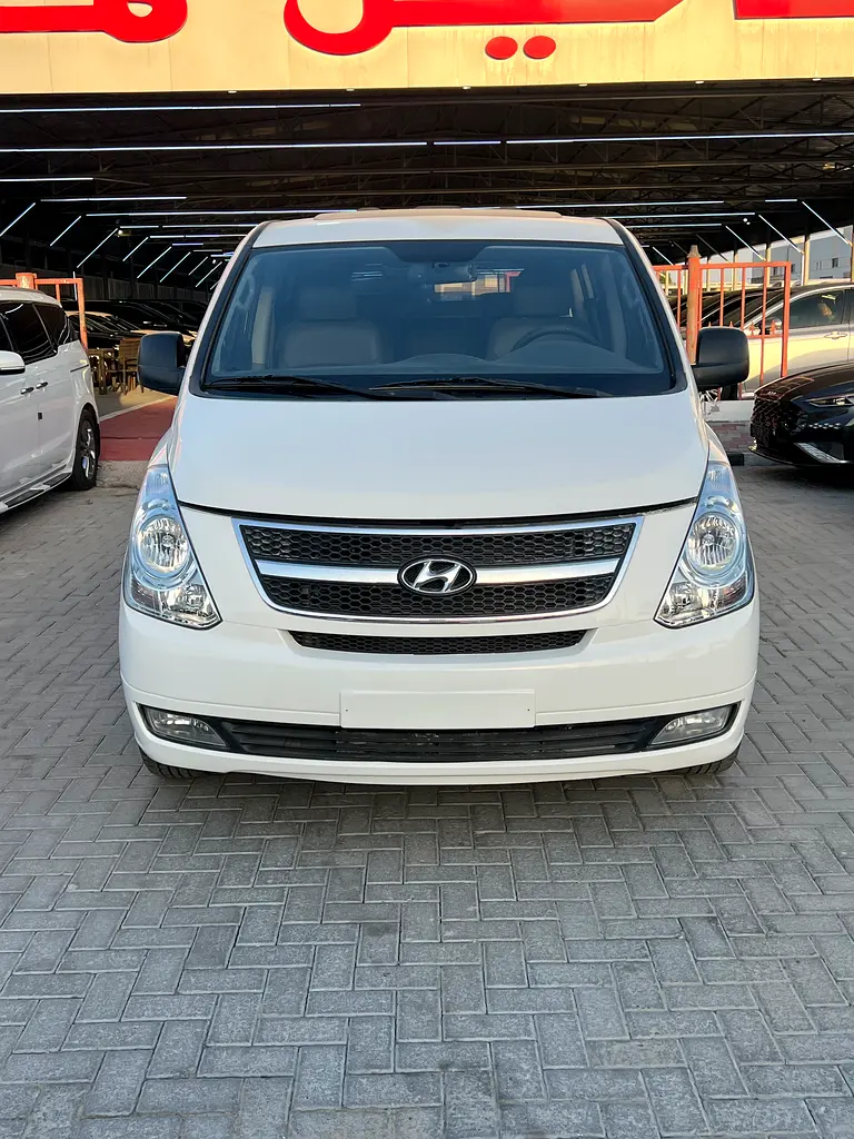 Hyundai H1 2015 — photo 1 of 10