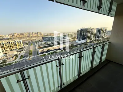 High Floor | Canal View | Available to move in