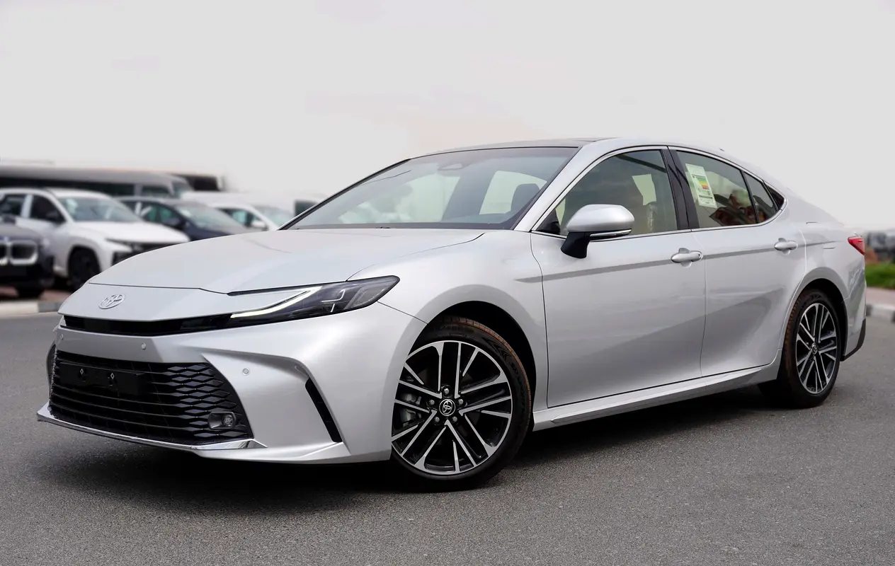 Toyota Camry 2025 — photo 1 of 20