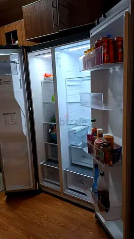 LG LATEST MODEL side by side refrigerator with water depanser and ice maker by tara