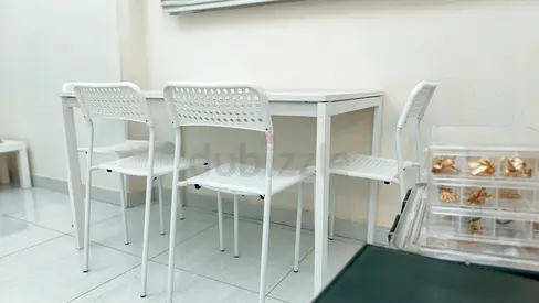 Table with 4 chair
