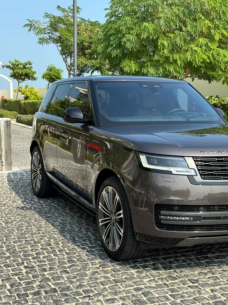 Land Rover Range Rover 2022 — photo 1 of 15