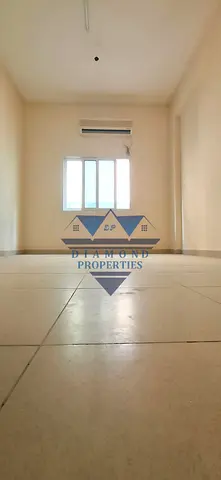 Very hot offer And good location flat 3bhk with balkany and Split Ac fited just in 34k in abushagara