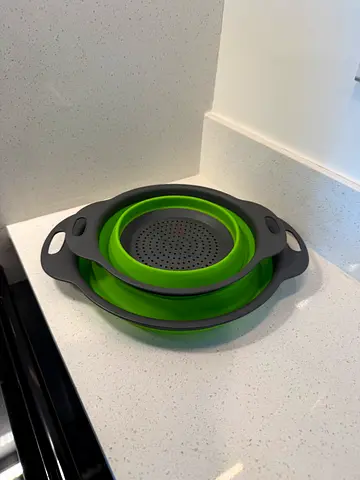 Collapsible Silicone Colander / Strainer - Green