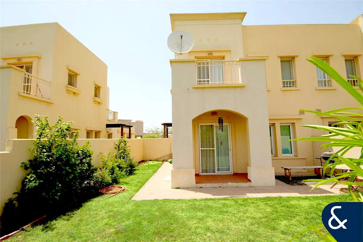 Private Location | Single Row | Near Park