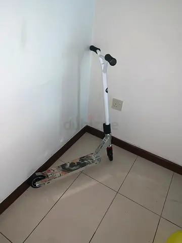 Kids foldable kick scooter - good condition