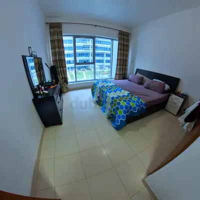Spacious Room for Rent - Fully Equipped Apartment with All Bills Included