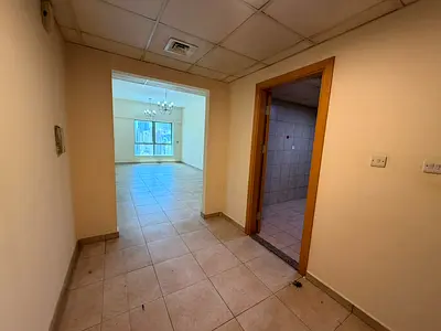 تكييف مجاني+جيم ومسبح مجاني+اطلاله مفتوحه+2حمام+اكبر غرفه ماستر وصاله تشطيب حديث وراقي جدا قريب من جميع الخدمات